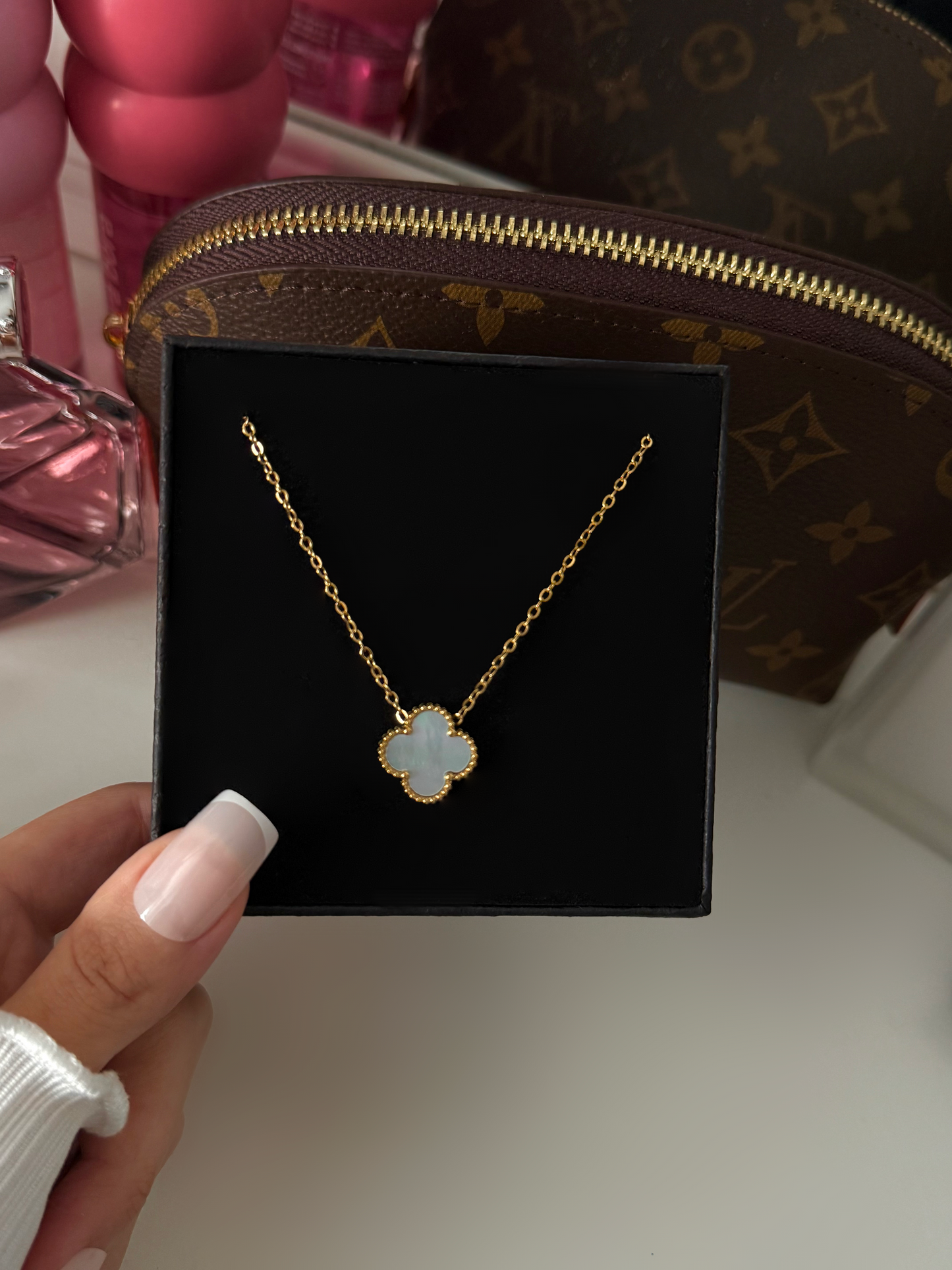 COLLIER CLOVER