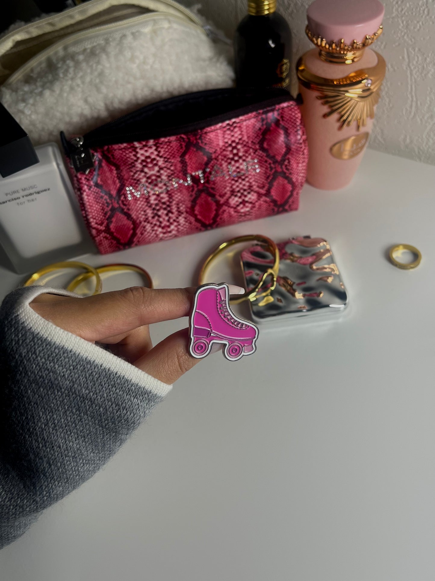 PINS GIRLY