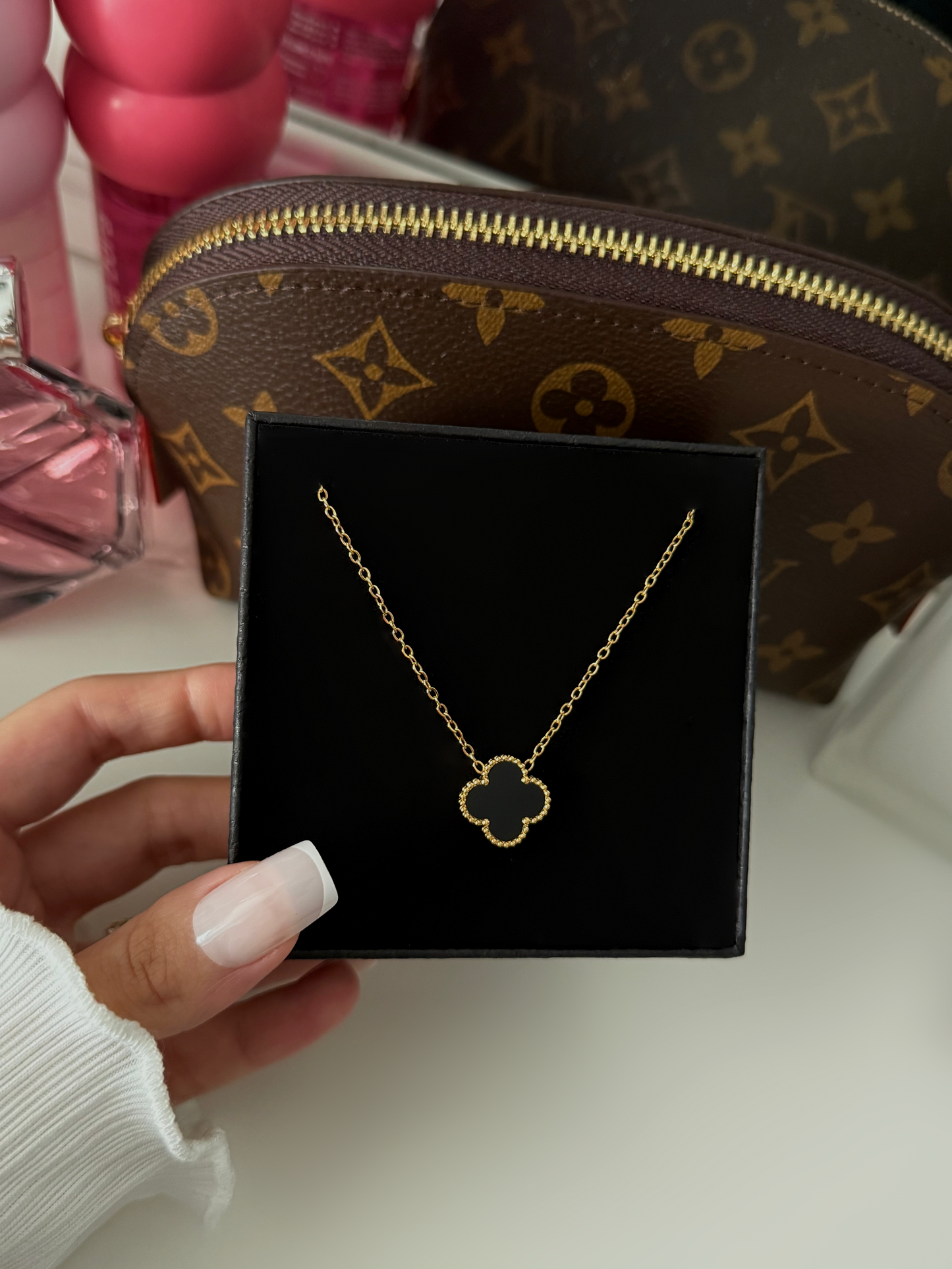 COLLIER CLOVER