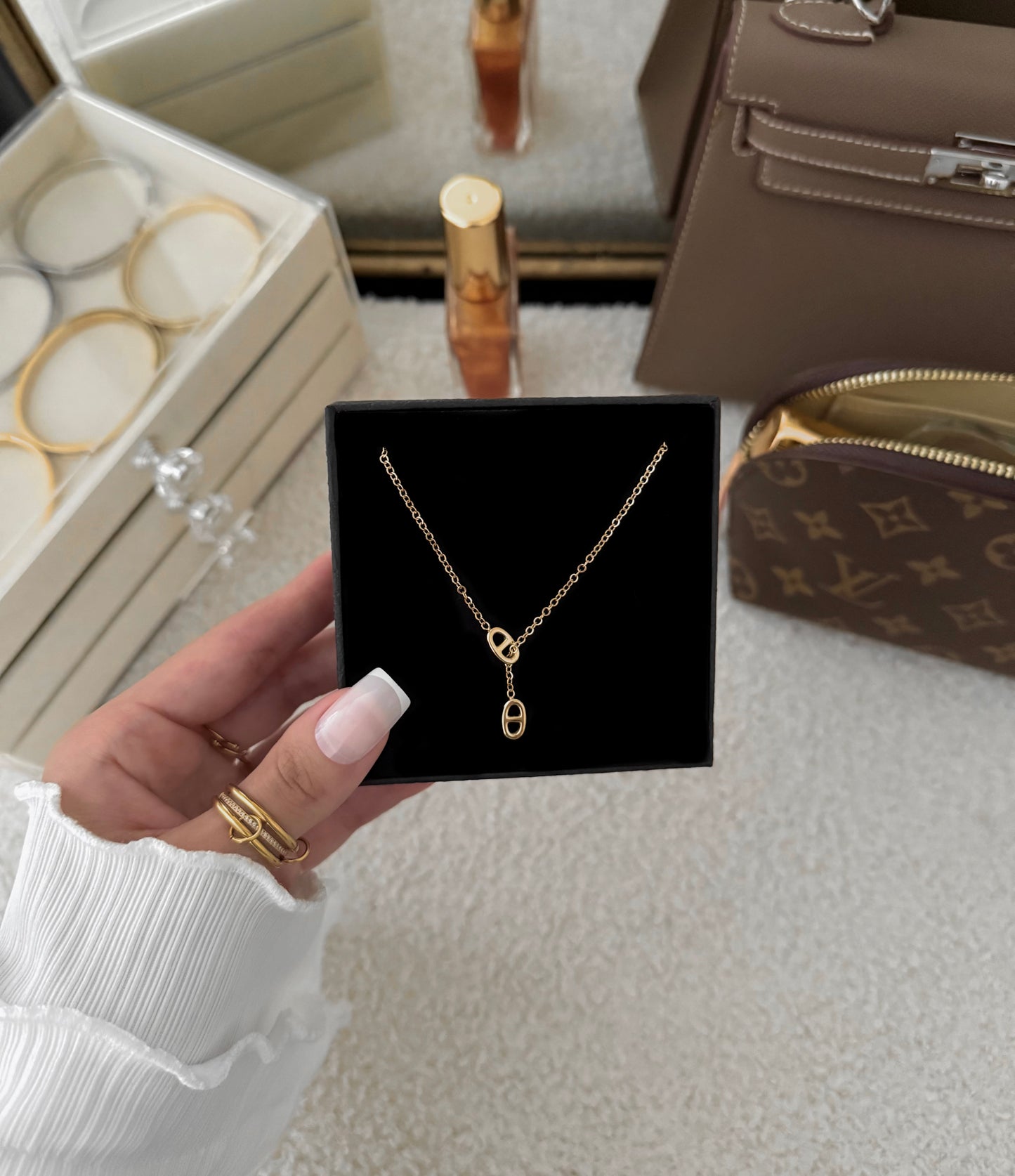 COLLIER DELYA
