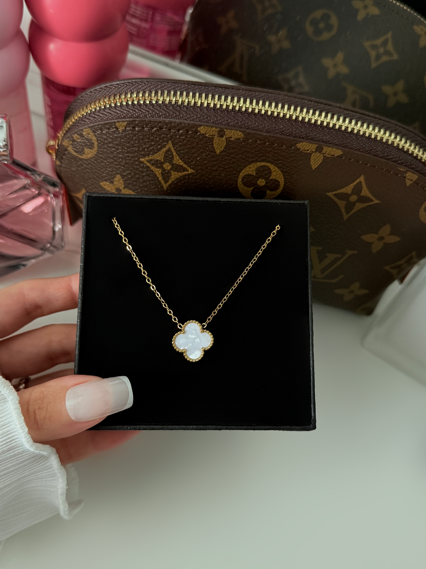 COLLIER CLOVER