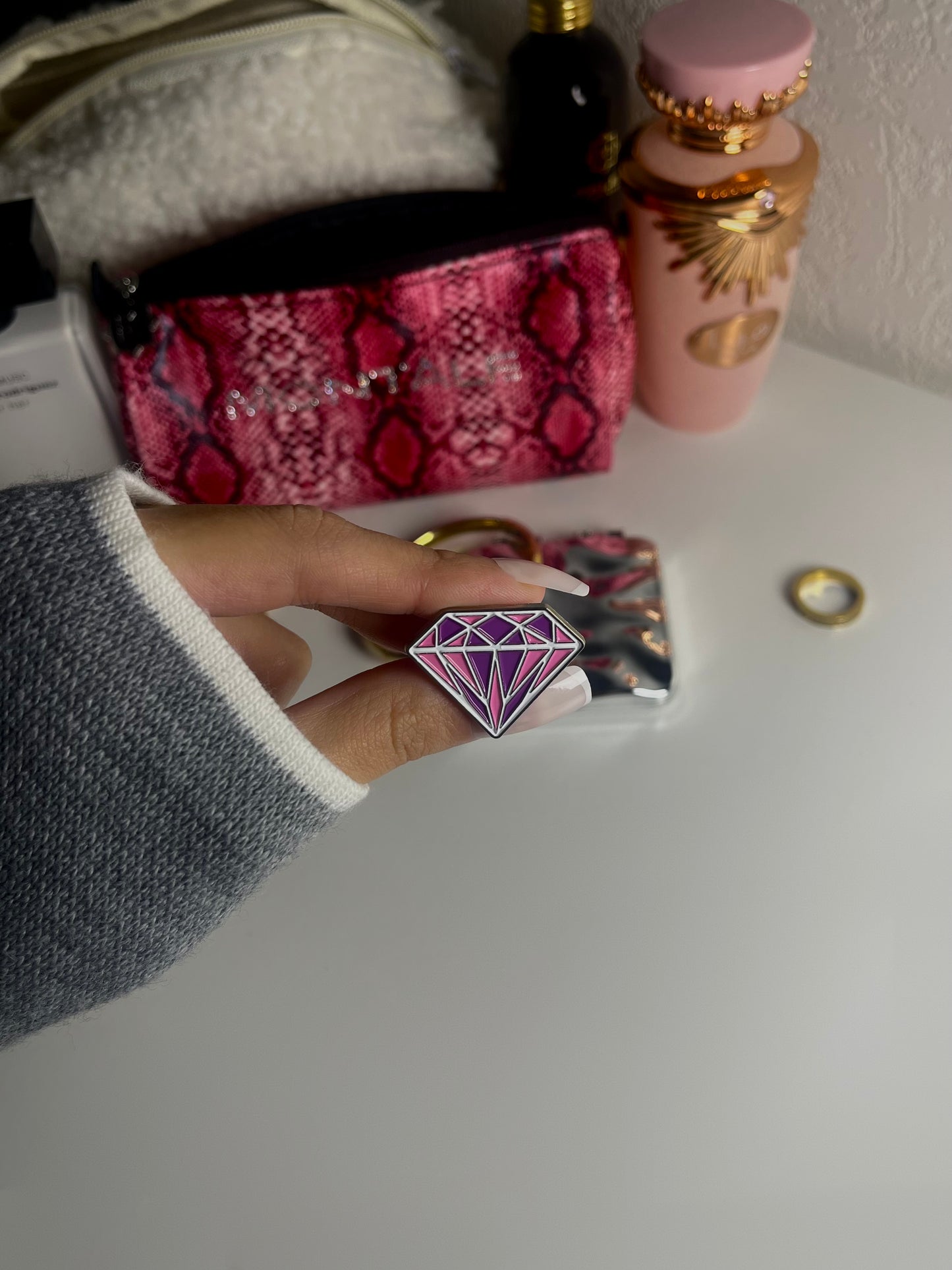 PINS GIRLY